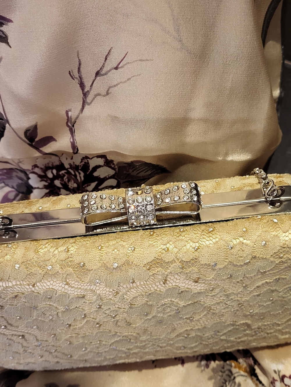 Benjamin Walk Beige Lace Evening Bag Chain Strap Rhinestone Bow Clasp - Picture 5 of 6